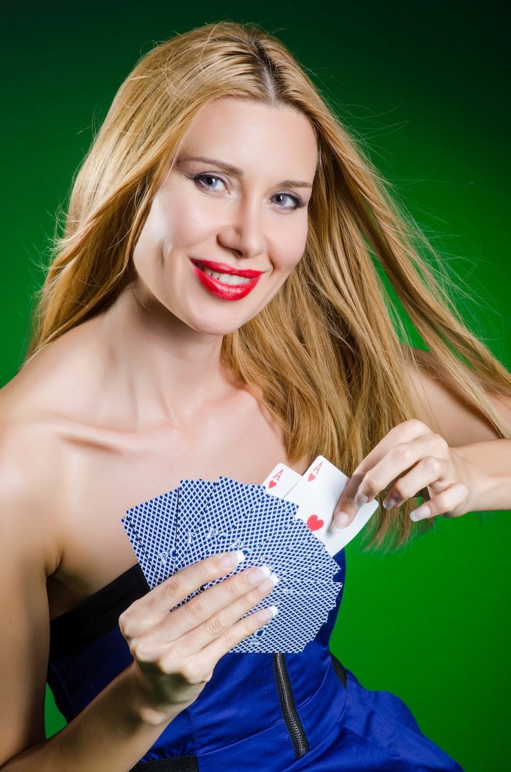 Tampilan meja live casino dengan dealer profesional